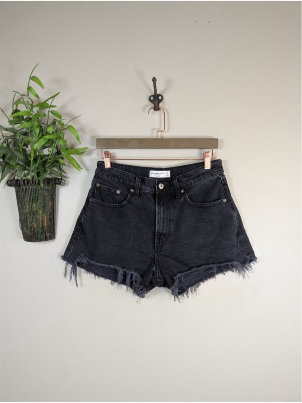 Abercrombie & Fitch 27 High Rise Mom Jean Shorts Curve Love Black Frayed Relaxed
